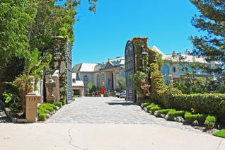 Beautiful Beverly Hills Private Mansion Rental That Has It All