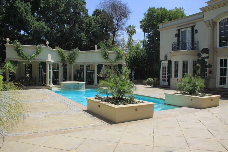 Stunning Private Estate Pasadena