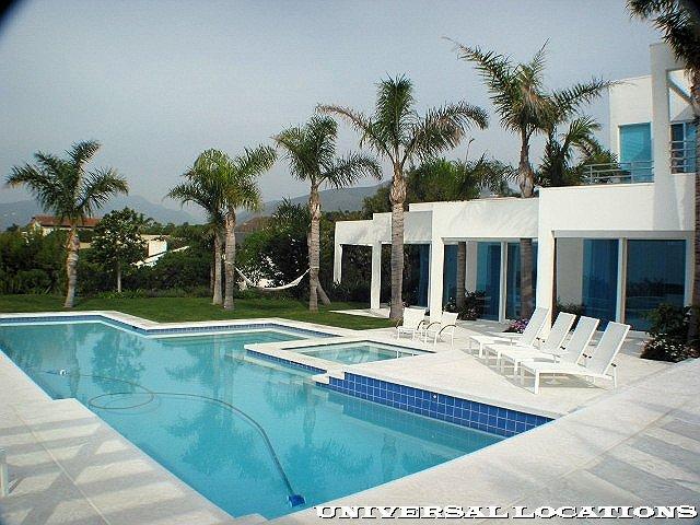 modern private malibu estate wedding