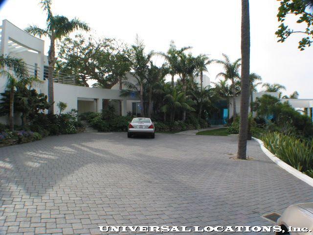 modern private malibu estate wedding