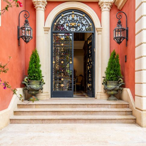 Logistical Tips for Hosting an Event at a Private Home